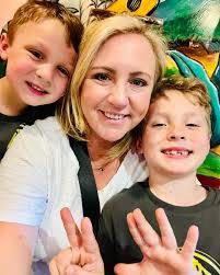 Ashlee Kemble's Instagram, Twitter & Facebook