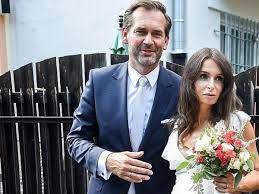 Zamiast do kościoła, udali się do urzędu stanu cywilnego, gdzie miała miejsce kameralna wymiana. Nowe Zdjecia Ze Slubu I Wesela Marty Kaczynskiej