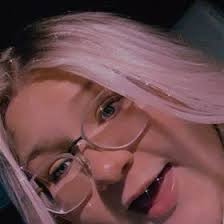 Bella Mills. (Bella_Mills_)