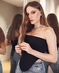 Serenay Sarikaya On Instagram Yildizteknikuniversitesi Yilinyildizlari Beautiful Women Videos Celebrity Outfits Turkish Women Beautiful