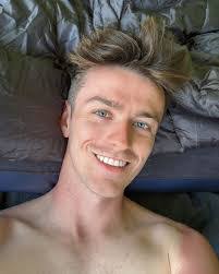 Nicholas Killen's Instagram, Twitter & Facebook