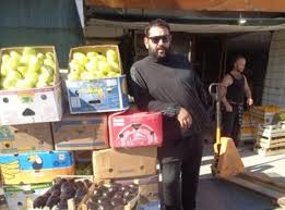 Bio je momak srpske krvi i na pragu da zaigra za reprezentaciju švedske, ali ga je povreda otvojila od terena i usmerila ka nešto drugačijem stilu života. Ilija Jurkovic Iz Gabele ObraÄ'uje Vise Od Cetiri Hektara Zemlje Ä'aka City Capljina Portal