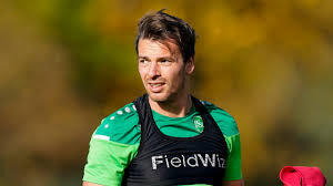 You press alt and, while holding it, type a code on num pad while it's turned on. Lukas Gortler Vom Fc St Gallen Aussert Sich Im Interview