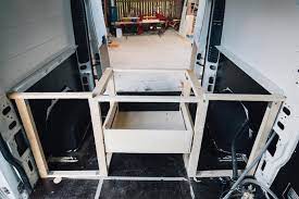 Wandelbares ausziehbett, das tagsüber zum sofa umgestaltet werden kann. Bauanleitung Diy Bett Im Wohnmobil Mein Camperausbau