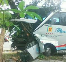 Lowongan kerja kondektur bus di wonogiri. Kecelakaan Bus Rosalia Indah Di Sidoharjo Sragen Terlalu Makan Jalan Rosalia Ringsek Hantam Pohon Joglosemar News