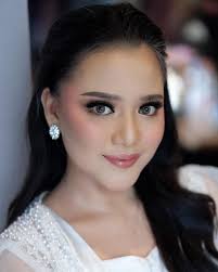 It was truly an honor to be part of Evelyn's blessing day. A timeless and  graceful makeup look for a meaningful moment. Handled by  @blessedeventorganizer 🔸 photo : @redrose.picture 🔸video :  @redrose.picture