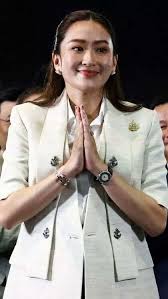 थाईलैंड की PM जीती हैं ऐसी लाइफ, संपत्ति जान खुली रह जाएंगी आंखें | Times  Now Navbharat