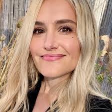 Beth Lanthier's Instagram, Twitter & Facebook