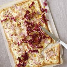 Speckflammkuchen Rezept Flammkuchen Teig Rezepte Essen Und Trinken De