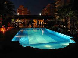 20 breathtaking nighttime pool views