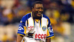 Cláudio luiz rodrigues parise leonel более известный, как клаудиньо порт. Que Fue De Claudinho El Excentrico Goleador Brasileno Que Milito En Mexico