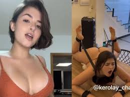 Kerolay Chaves amarrada no consolo mecânico. - Porno Fama