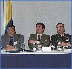 Sin embargo este papel lo ha estado desempeñando silenciosamente desde hace 15 años. Rosso Serrano Sufre Ataque En Panama El General Rosso Jose Serrano Cadena Quien Aparece Con Su Uniforme Sufrio Ayer Una Dolencia Cardiaca Tras Dictar Una Charla A Miembros De La Comision