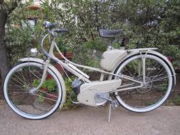 Vous y trouverez le catalogue le plus complet du web de pièces anciennes, neuves et d'occasion pour solex, motobécane, peugeot, flandria, piaggio ciao et vélo ancien. Peinture Gris Mastic Mobylette Motobecane Motoconfort Av31 Av32 Av33 Av34 Av36 Av37 Av47 Av51 Av54 Bg Polyurethane Bi Composant Aerosol 500ml Base Durcisseur Packs Solex Motobecane Packs Solex Motobecane Solex Motobecane