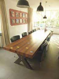 table made from an old gym floor made by signed interieur architectuur lange tafels eethoek thuis