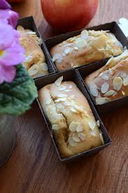 Petits Cakes A La Compote De Pommes Hum Ca Sent Bon Gateau Compote De Pomme Compote De Pomme Petit Cake