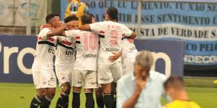 11.08 sao paulo 1 : Gremio Sofre Virada Para O Sao Paulo E Da Adeus As Chances De G 4 No Brasileirao