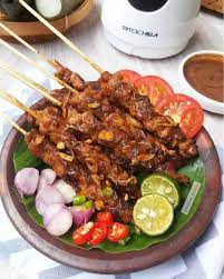 Campur bumbu halus dengan 2 sdm kecap manis dan 2 sdm minyak goreng. Sate Ayam Bumbu Kacang Resepkoki Co