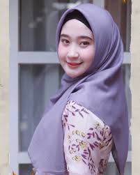 Lihat ide lainnya tentang jilbab cantik, kecantikan, wanita. Jilbab Cantik Hot Di Twitter Mengenal Zulaikha Guru Berparas Cantik Yang Sering Terima Surat Cinta Dari Murid Muridnya Kisahnya Viral Usai Diunggah Di Media Sosial Twitter Semua Halaman Grid Hot