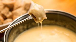 Fare la fonduta al formaggio è incredibilmente facile, servono soltanto cinque ingredienti: Fonduta Alla Valdostana Come Preparare Il Piatto Piu Amato Dagli Amanti Del Formaggio Wine Dharma