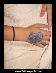 No matter where you are, home is the tattooist took the fingerprint of the mother and daughter and inked it as heart tattoos. Mom And Daughter Tattoo Quotes With Meaning Quotesgram