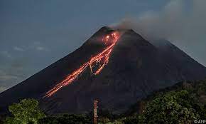 The material is highly viscous. Lava Spektakel Am Vulkan Merapi Neue Vorarlberger Tageszeitung