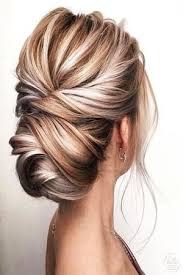 Pourtant ce n'est pas une tâche facile. Epingle Sur Coiffure Mariage