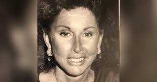 Bella Winter's Instagram, Twitter & Facebook