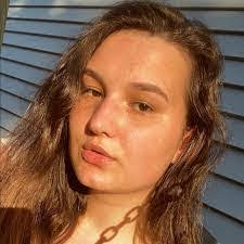 Carolyn Lafollette's Instagram, Twitter & Facebook