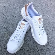 Ne manquez pas les nouveautés, les exclusivités et les bons plans courir. Adidas Stan Smith Rose Gold Adidas Shoes Women Adidas Stan Smith Sneakers Adidas Sneakers Women