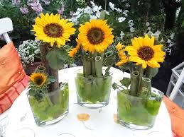 Deko Mit Sonnenblumen Bilder Und Fotos Blumen Auf Tischen Sonnenblumen Tischdeko Blumen