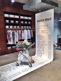 Pin Von K Rito Dominguez Auf Shopfitting Gestalter Fur Visuelles Marketing Werbedisplays Schaufenstergestaltung