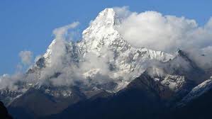 Faktanya, banyak penduduk lokal yang saya temui tidak mengerti dari mana mitos itu berasal. 18 April 2014 Salju Longsor Di Gunung Everest Renggut 16 Nyawa Pendaki Global Liputan6 Com
