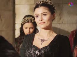 от чего умерла хюррем султан в сериале великолепный век Shah Sultan Vsegda Byla Seryoznaya I Malo Ulybalas Ona Nosila Tyomnye Cveta Ne Chasto Nosila Krasnye Ili Zelyonye Cveta V Krasivye Lica Korolevskie Diademy Lico