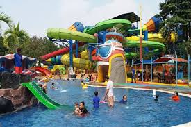 Tempat ini juga dilengkapi dengan gazebo, lifeguard, kantin dan papan seluncur untuk anak. 11 Kolam Renang Di Jakarta Yang Paling Bagus Beserta Harga Tiketnya