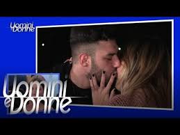 Dopo due anni procede a gonfie vele la storia d'amore tra claudia dionigi e lorenzo riccardi.i due si sono conosciuti e innamorati negli studi di uomini e donne, quando un emozionatissimo lorenzo ha scelto di proseguire la sua frequentazione con la corteggiatrice fuori dalla trasmissione, preferendola a giulia cavaglià, e dopo due anni d'amore hanno deciso di raccontarsi. Uomini E Donne Trono Classico Esterna Di Lorenzo E Claudia Youtube