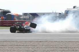 Una lucha espléndida entre dos pilotos de gran calidad, parecía lo más cercano a una danza perfecta, hasta que llegó el momento que todos esperábamos que ocurriera en algún momento de la temporada: Bp5e6iq3cqdh4m
