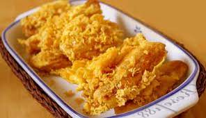 Di resep ini, akan ada rasa yang kalian ga akan bisa beli dimanapun. 4 Resep Pisang Goreng Krispi Super Renyah Enak Dimakan Sambil Minum Teh Nih Moms