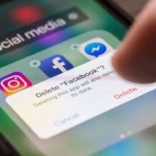5 Things You Should Delete From Your Iphone Right Now According To Experts Shefinds Iphone Information Iphone Life Hacks Iphone Info
