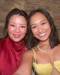 Josette Lee's Instagram, Twitter & Facebook