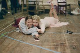 What a day for the legacy of jane austen! Statt Kino Emma Konnen Sie Jetzt Zu Hause Streamen Vogue Germany