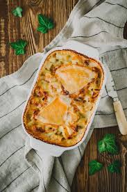 Tartiflette Maison Au Reblochon Recette Tangerine Zest Recette En 2020 Reblochon Recette Tartiflette Maison Recette Tartiflette