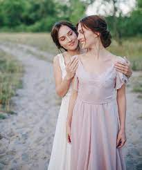 Votre mariage sera unique grâce à une décoration pensée dans les moindres détails. 1001 Idees Comment Adopter La Robe Champetre Chic Pour La Saison Des Mariages Robe Champetre Chic Robe Champetre Robe Pour Invite De Mariage