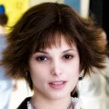 Ashley (Alice) with a short oder a long hair?