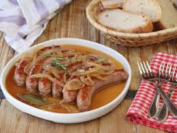 Salchichas a la cerveza, receta fácil y rápida que te soluciona la cena en  20 minutos