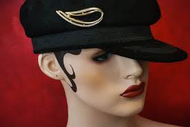 SARAH COVENTRY gold tone loop brooch