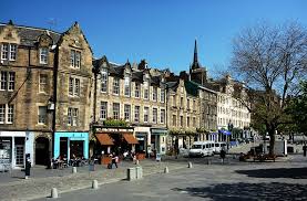 Auch als athen des nordens bekannt, besitzt edinburgh all die kultur und die schönheit, die man von so einem titel erwarten würde. Urig Gemutlich Edinburgh Whiskyreise Schottland Reise Com
