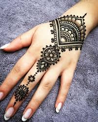 Namun, henna juga bisa dipakai sebagai bahan alami untuk mewarnai rambut. 60 Gambar Motif Henna Tangan Simple Terbaru Update 2018