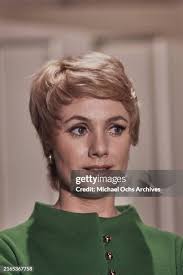 28,013 Woman Looking Sideways Stock Photos, High-Res Pictures, and Images