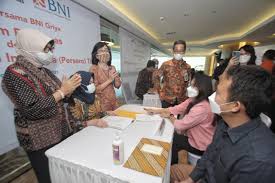 Selain kpr bni griya, kpr btn, kpr mandiri juga dapat kalian jadikan opsi berikutnya. Lagi Bni Gelar Akad Kpr Massal Siaran Pers Bni